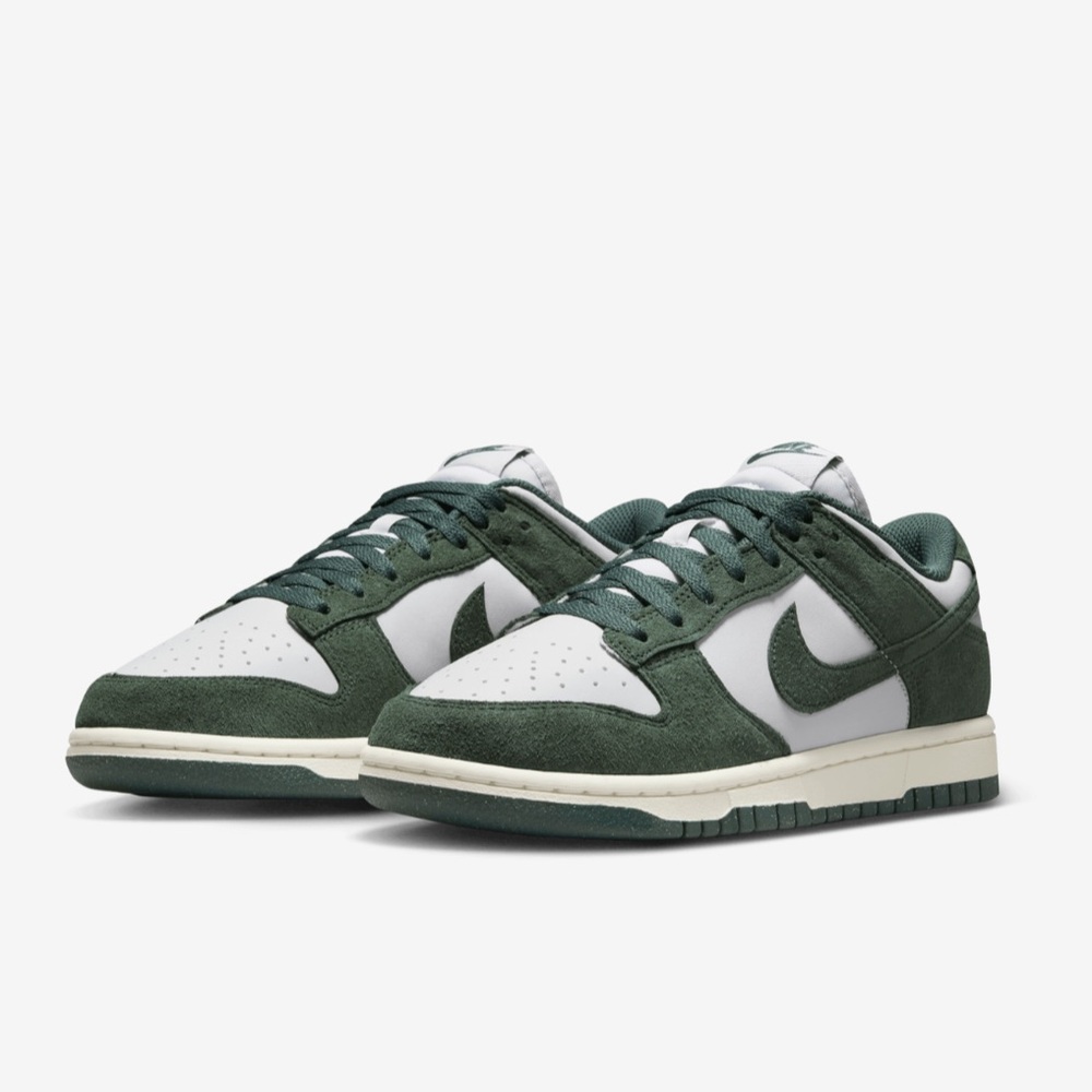 Nike Dunk Low in Vintage Green